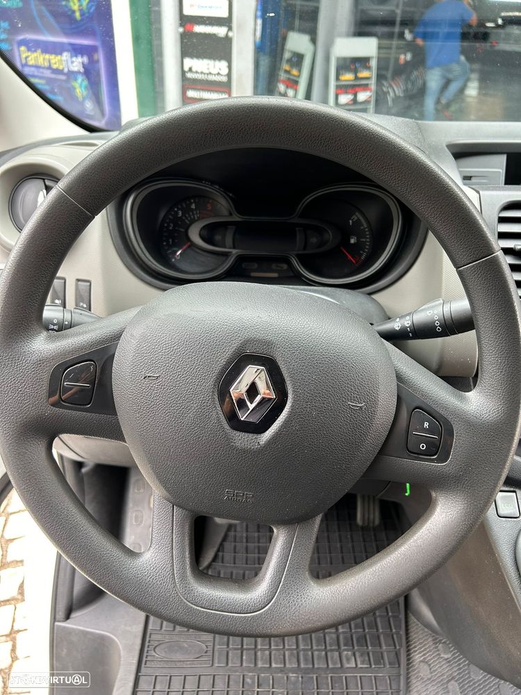 Renault Trafic - 25