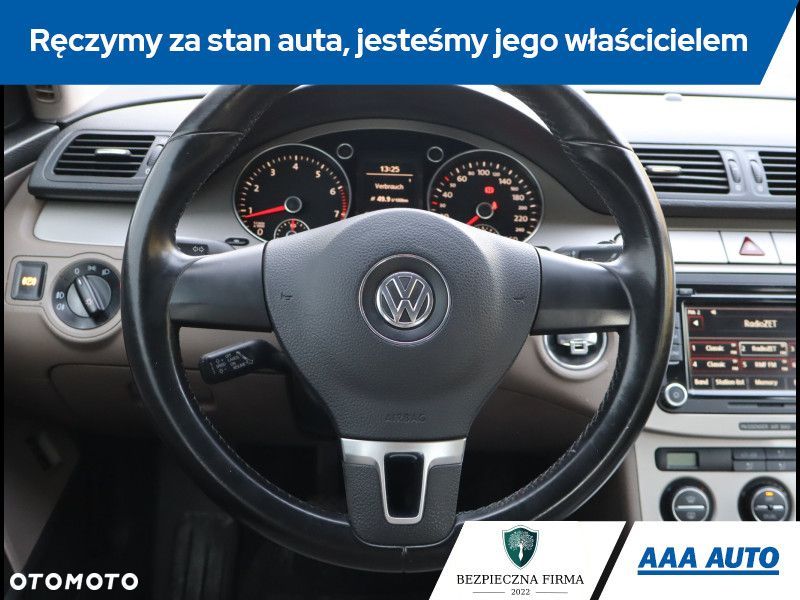 Volkswagen Passat - 16