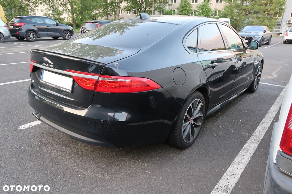 Jaguar XF 2.0 i4D R-Sport - 5