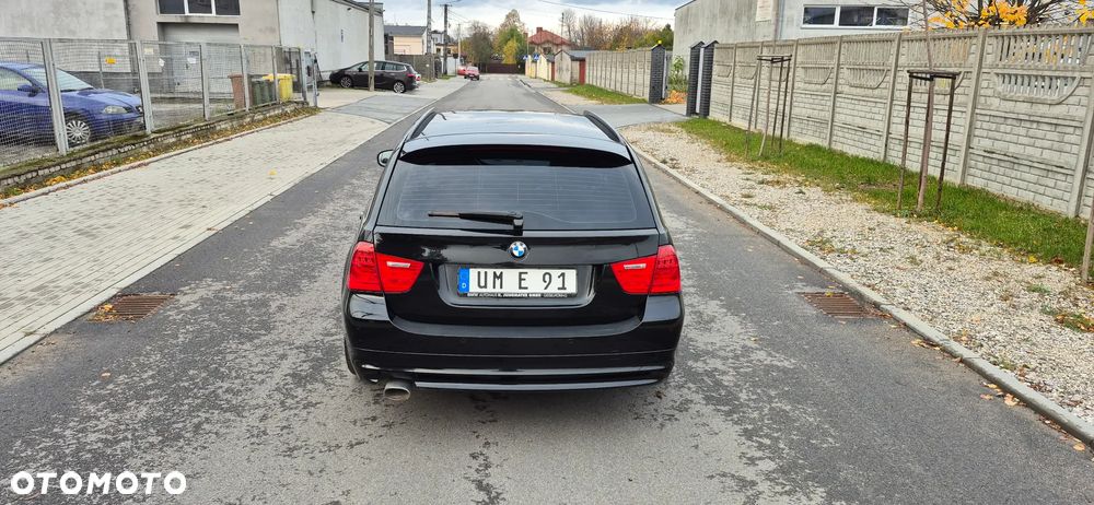 BMW Seria 3 320d DPF Touring - 13