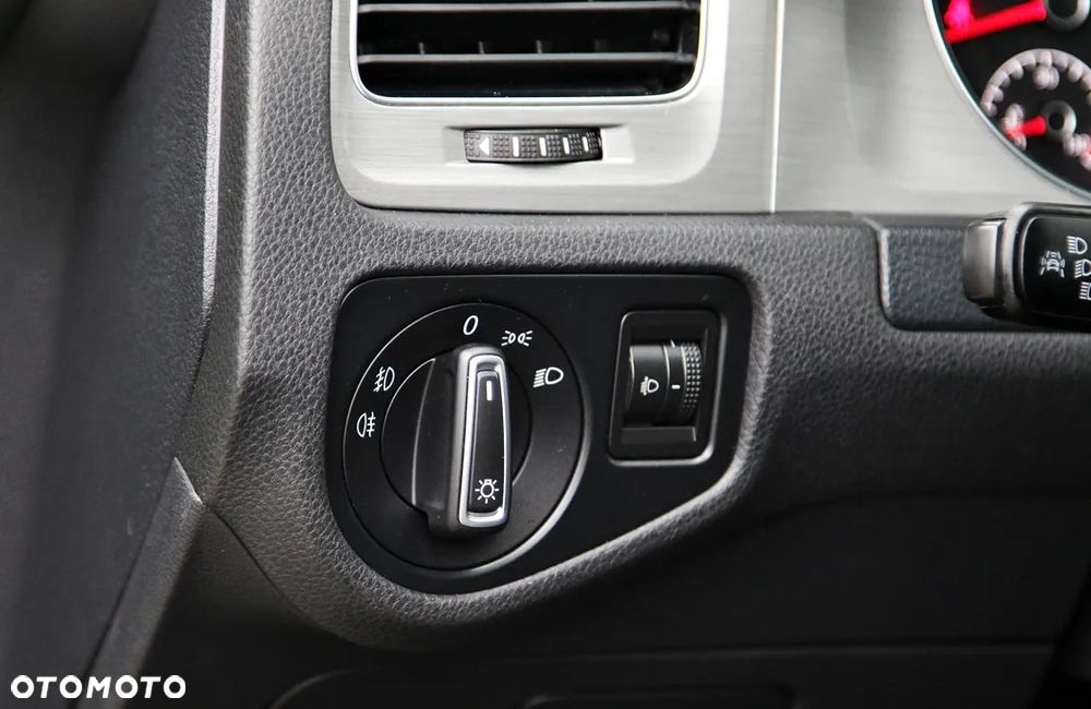 Volkswagen Golf - 23