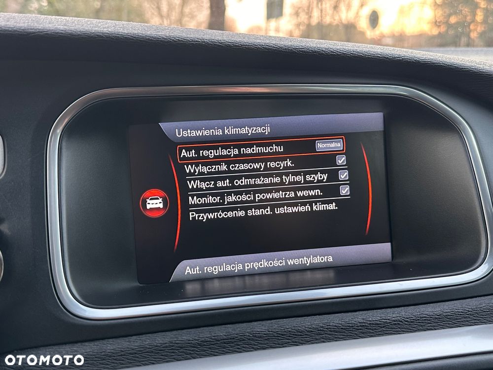 Volvo V40 D2 R Design - 35