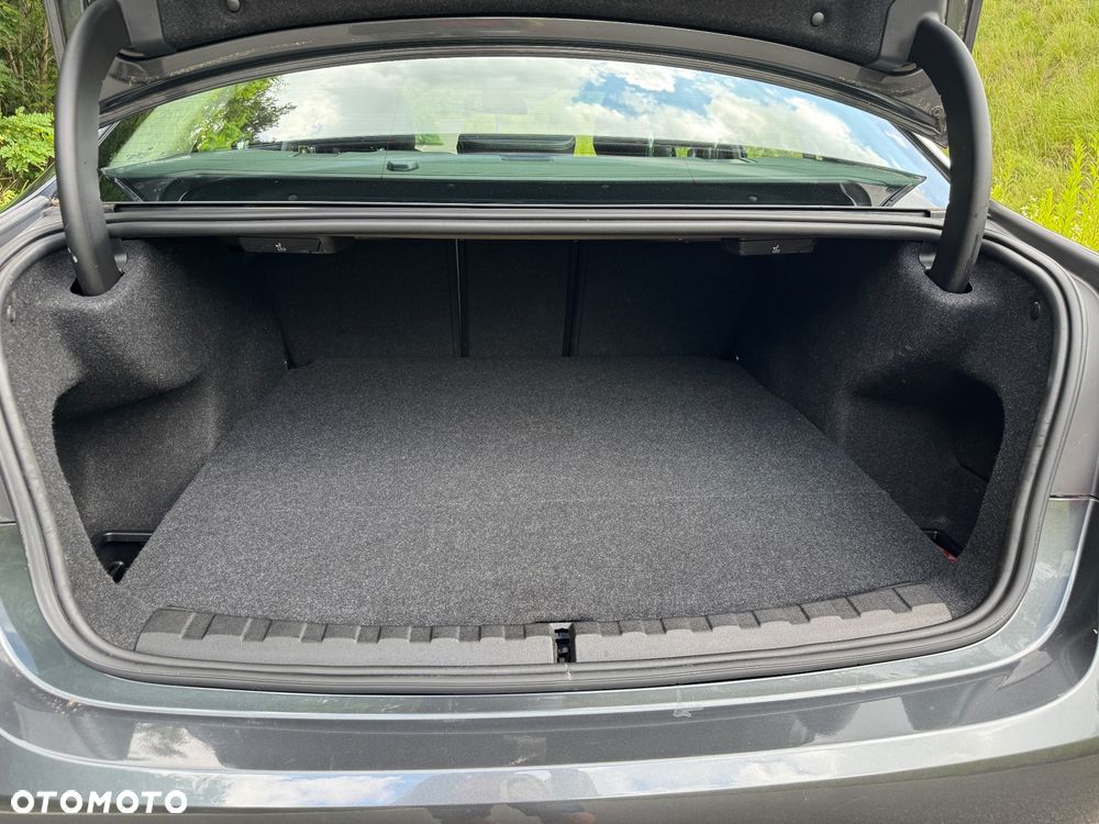 BMW Seria 3 318d Sport Line - 25