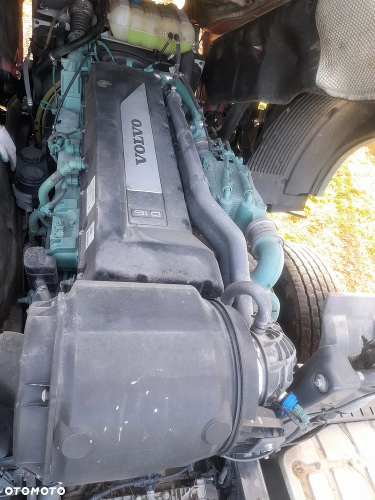 Volvo FH 16 650koni 6x2 OŚ SKRĘTNA PODNOSZONA // JEDYNY TAKI// RAMA DO ZABUDOWY// HDS dzwig żuraw do lasu drewna tarcicy // DO ŻYWCA// asenizacyjny// HOLOWNIK// FULL opcja ze SZWAJCARI - 8