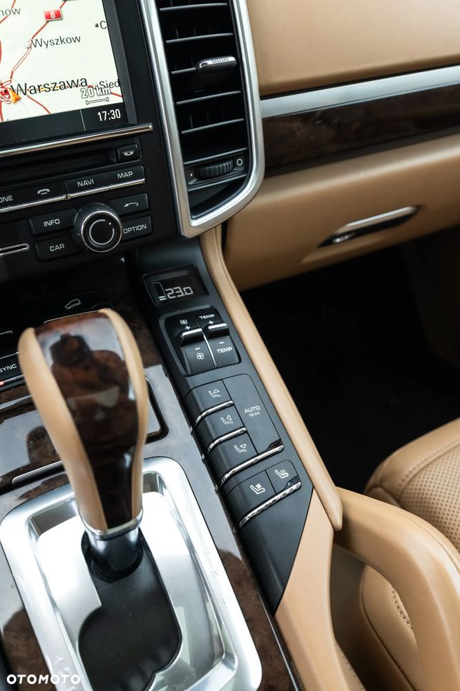 Porsche Cayenne S - 22