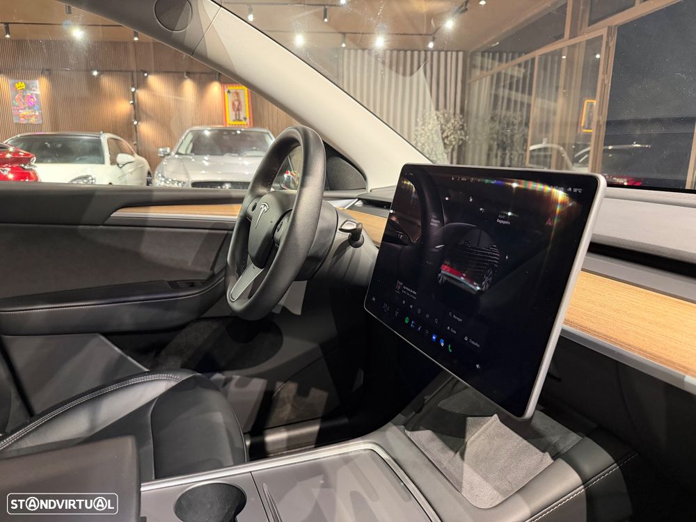 Tesla Model Y Long Range Dual Motor AWD - 32