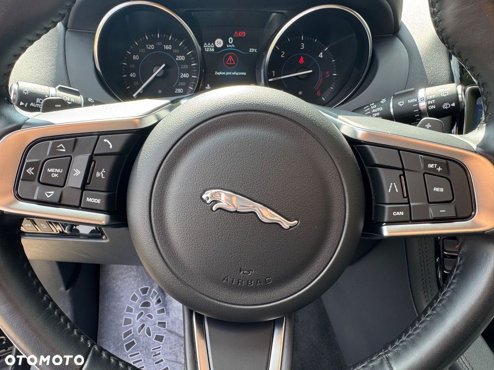 Jaguar F-Pace - 35