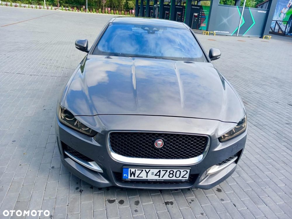 Jaguar XE 2.0 D AWD R-Sport - 6