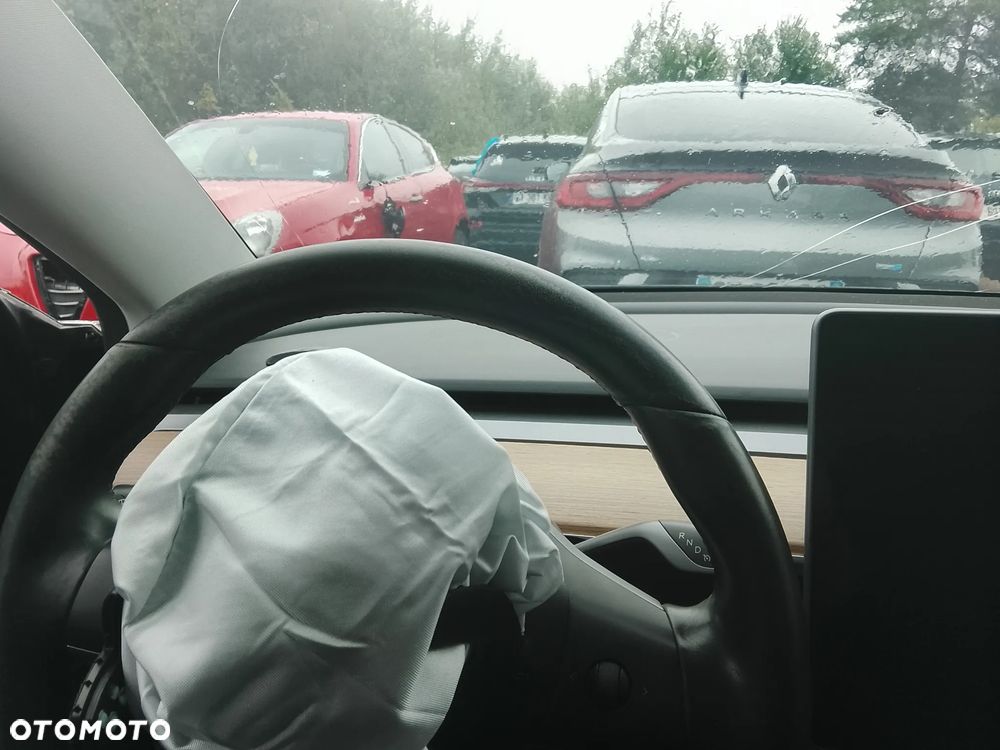 Tesla Model 3 - 38