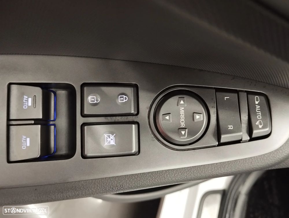 Hyundai Ioniq 1.6 GDI PHEV Tech - 18