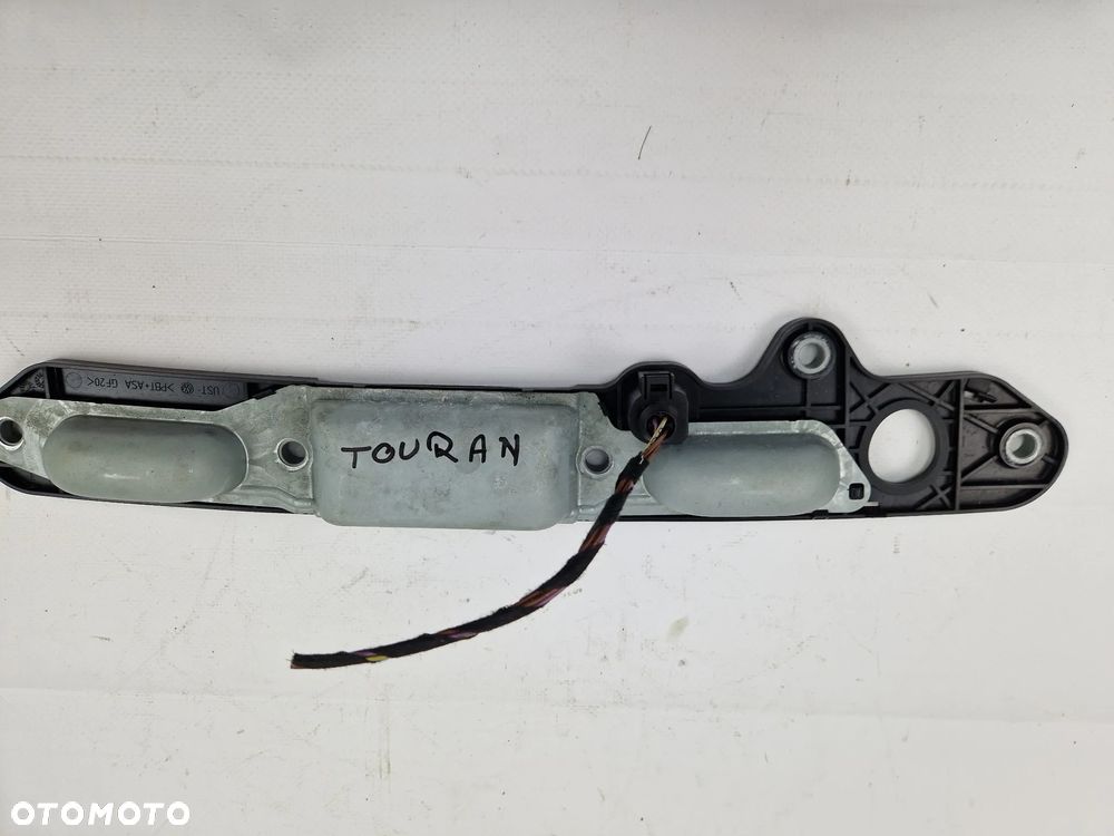 Listwa lampki oświetlenie tablicy rejestracyjnej VW Touran I - 2