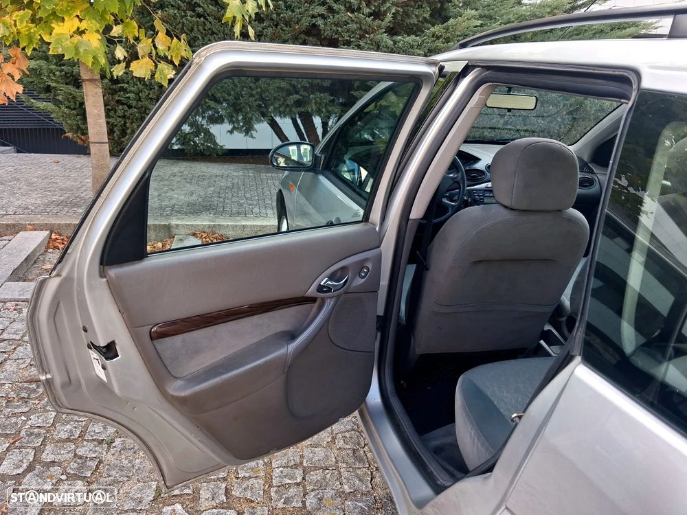 Ford Focus SW 1.6 Ghia - 22