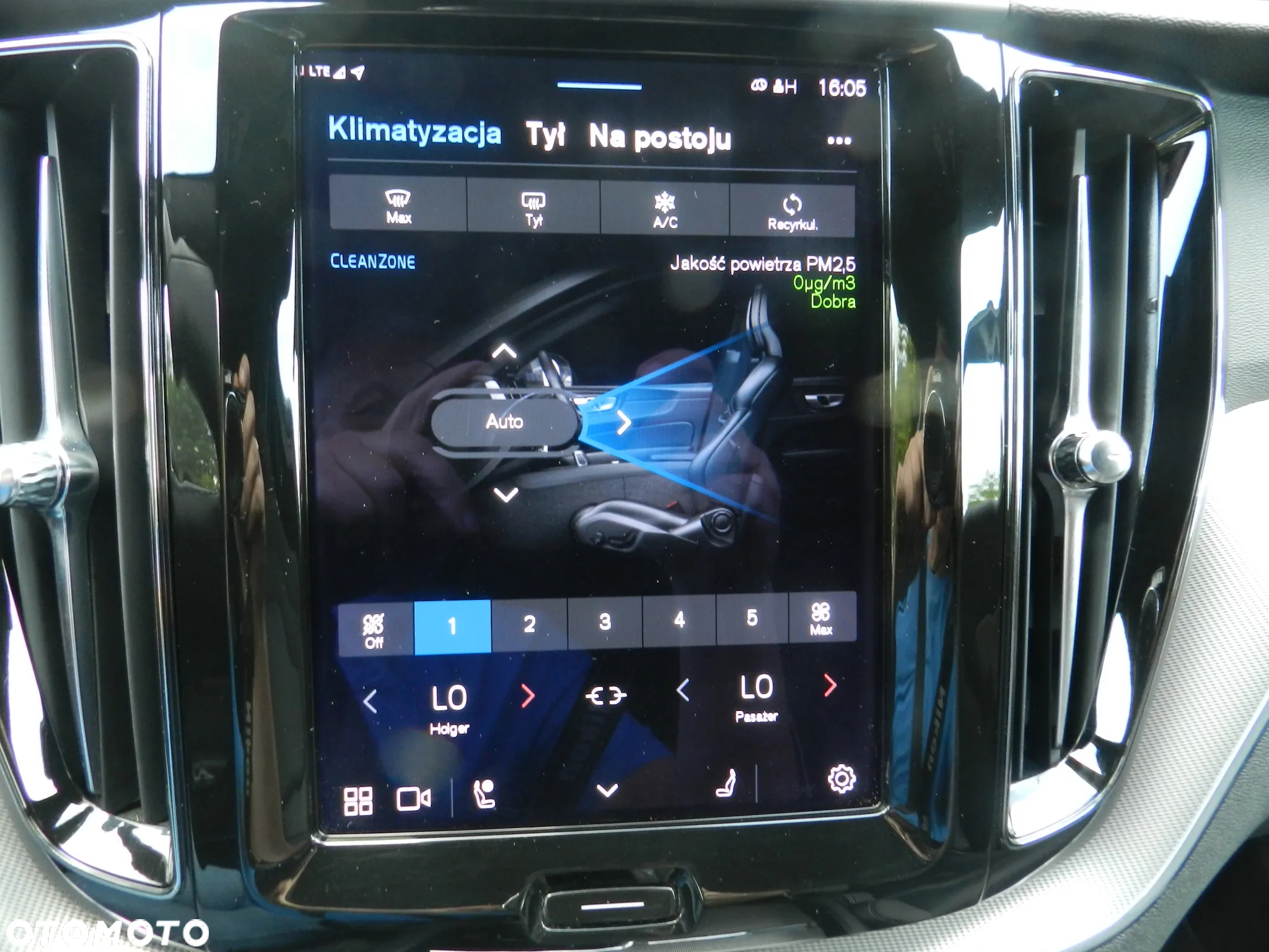 Volvo XC 60 B4 D AWD Plus Dark - 24