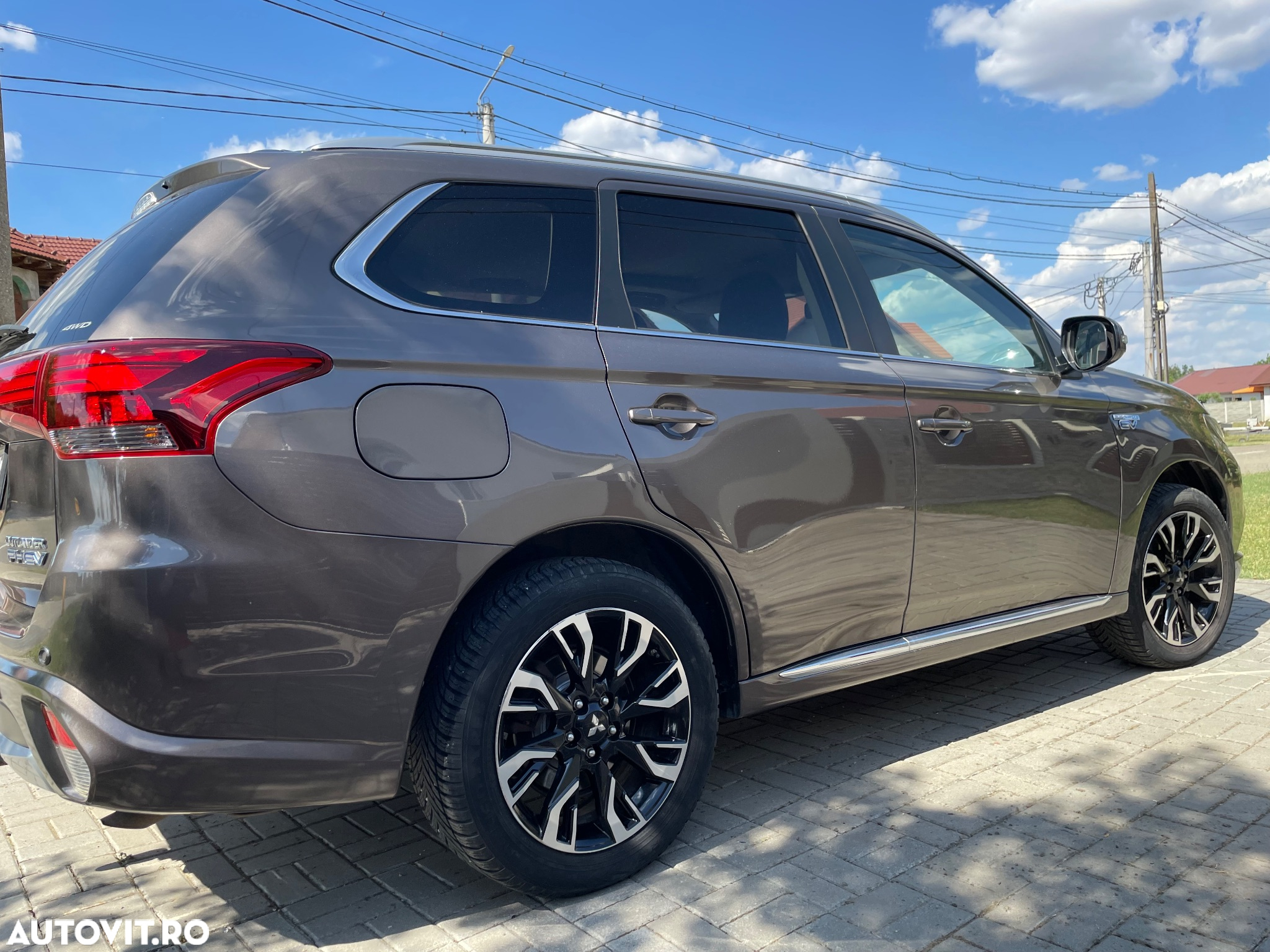 Mitsubishi Outlander - 10