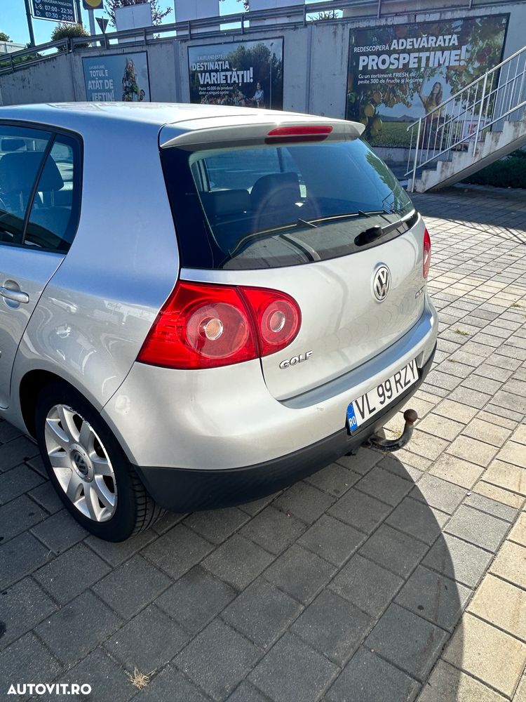 Volkswagen Golf 1.6 FSI Sportline - 5