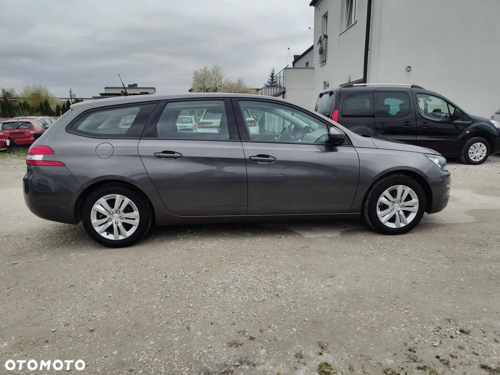 Peugeot 308 - 8