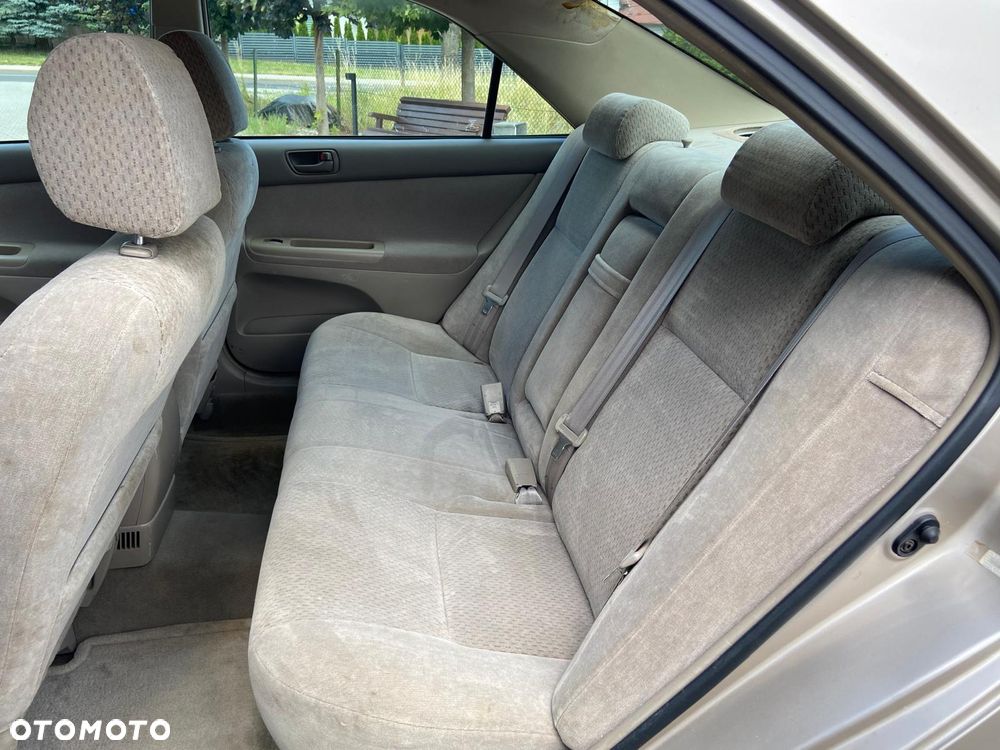 Toyota Camry - 10