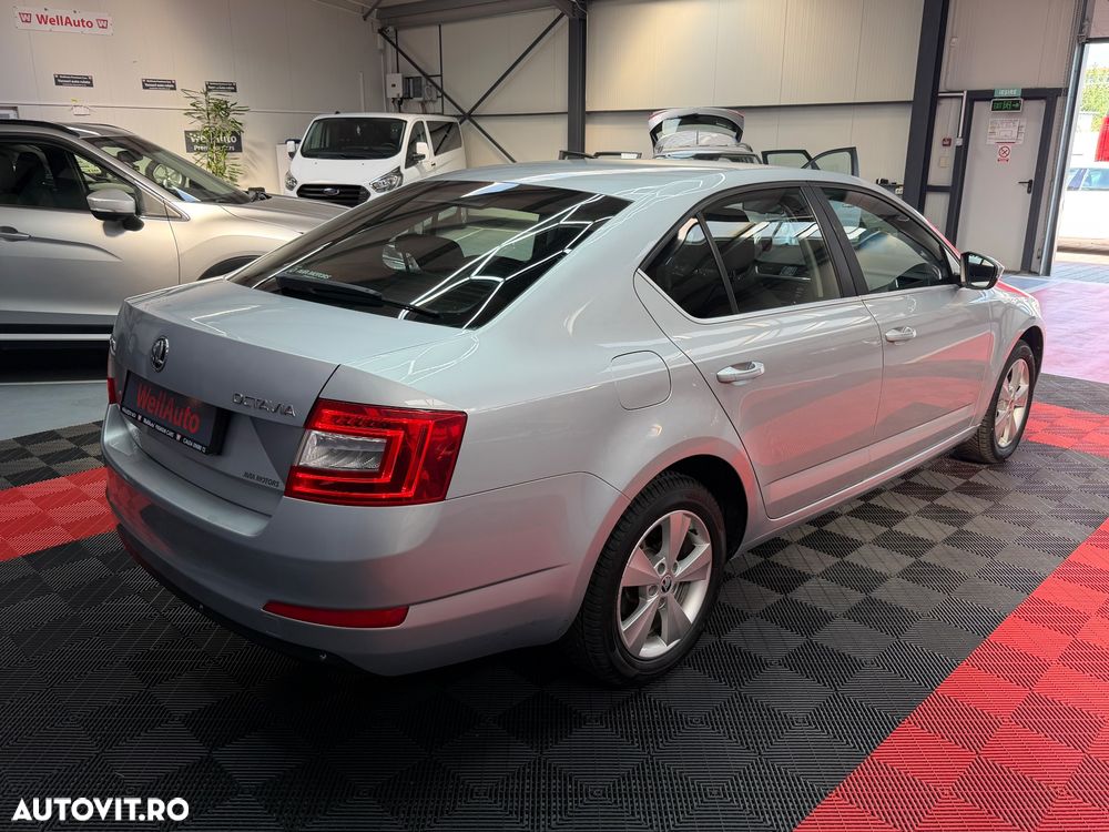 Skoda Octavia 2.0 TDI DSG Ambition - 4