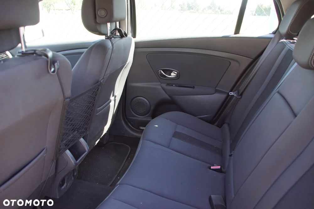 Auto na części - Renault Megane III 1.6 16V 110 KM K4M858 TL4030 TEB66 2011R Silnik Skrzynia Drzwi Błotnik Klapa Zderzak Lampa Lusterko Klamka Szyba Deska Kokpit Sterownik Moduł Czujnik Licznik Wyświetlacz Panel Kierownica - 14