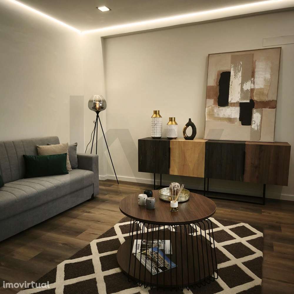 T3 remodelado no Bairro de Santa Cruz de Benfica - Grande imagem: 2/32