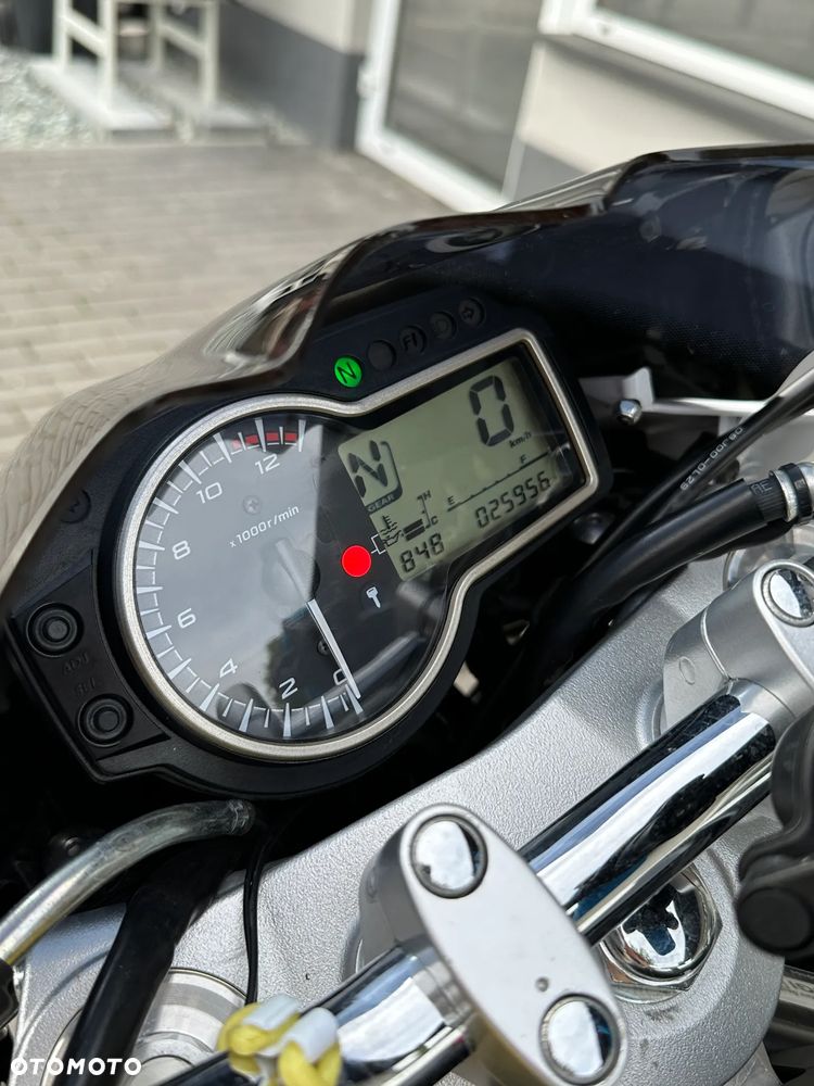 Suzuki GSR - 16