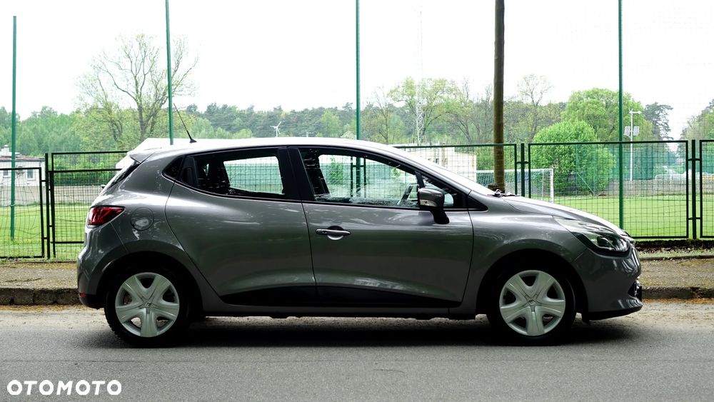 Renault Clio 1.2 16V 75 LIMITED - 36