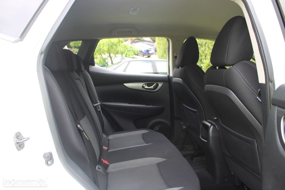 Nissan Qashqai 1.3 DIG-T N-Connecta - 23