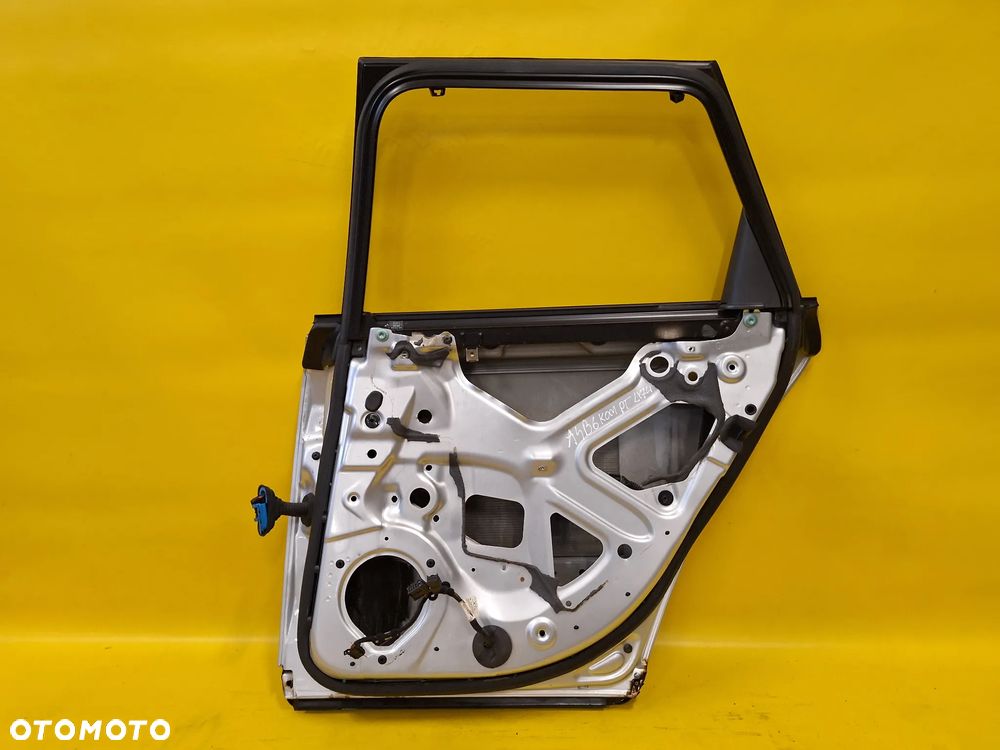 DRZWI PRAWY TYŁ PRAWE TYLNE AUDI A4 B6 KOMBI LAK: LY7W NR736 - 9