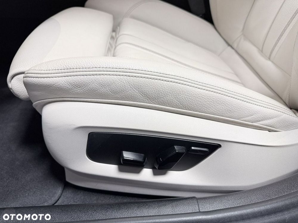 BMW Seria 5 520e M Sport sport - 34