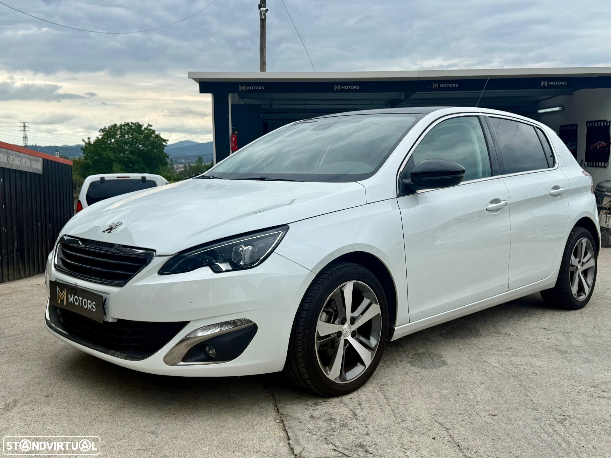 Peugeot 308 1.6 BlueHDi Allure J17 - 25