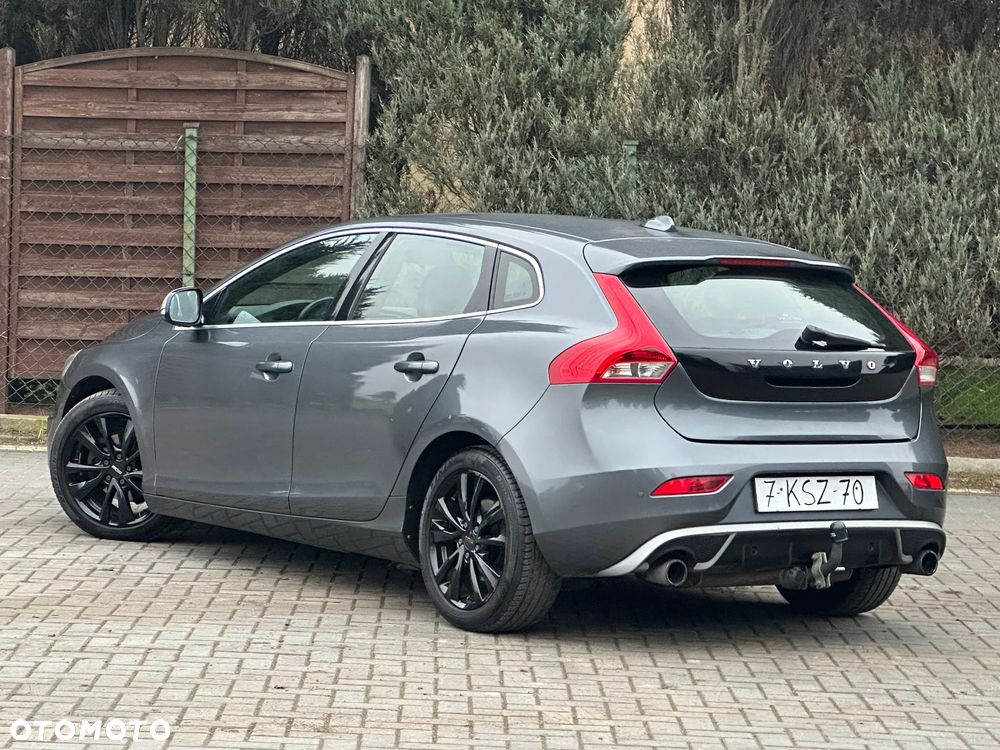 Volvo V40 D2 R Design - 24