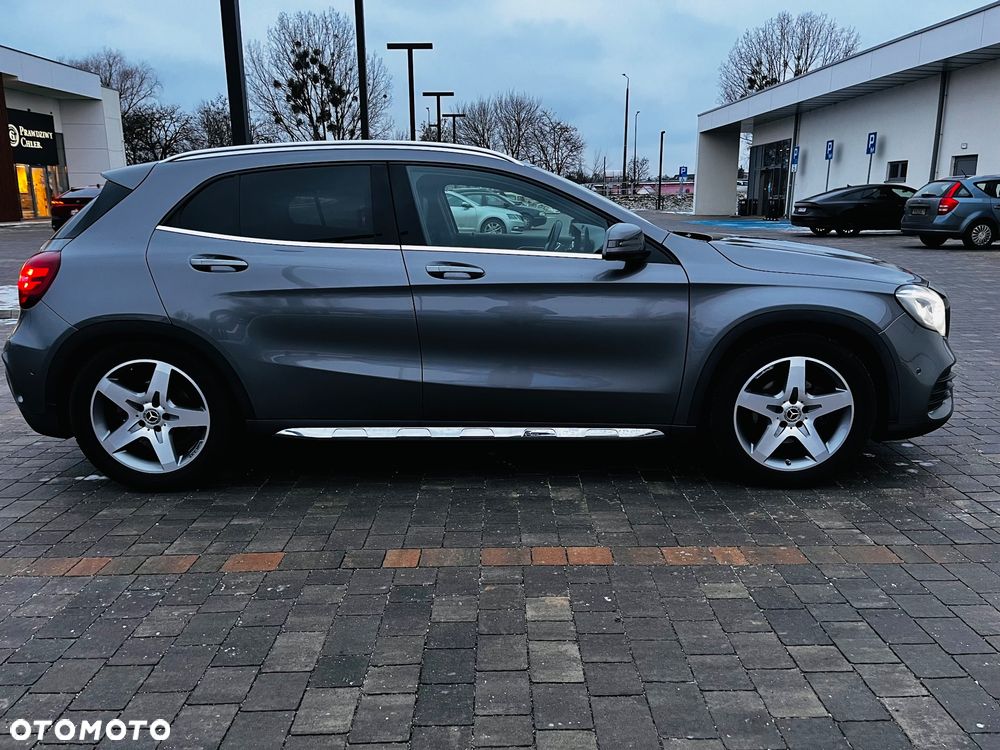 Mercedes-Benz GLA 180 7G-DCT AMG Line - 22