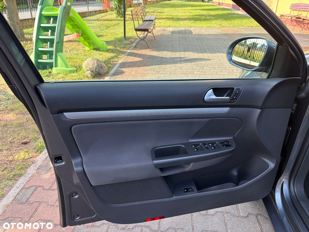 Volkswagen Jetta 1.6 Comfortline - 24