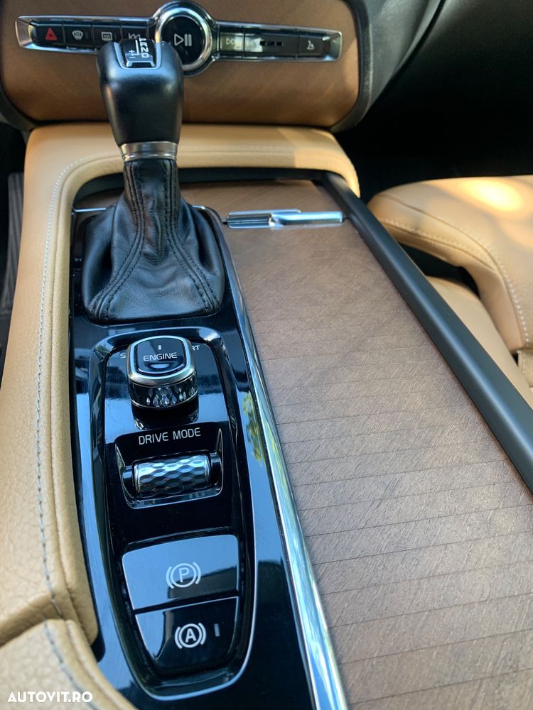 Volvo XC 90 D5 AWD Geartronic Momentum - 6