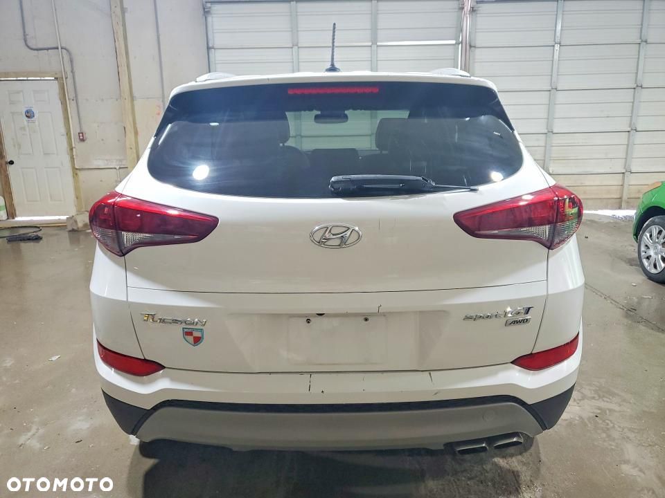 Hyundai Tucson - 8