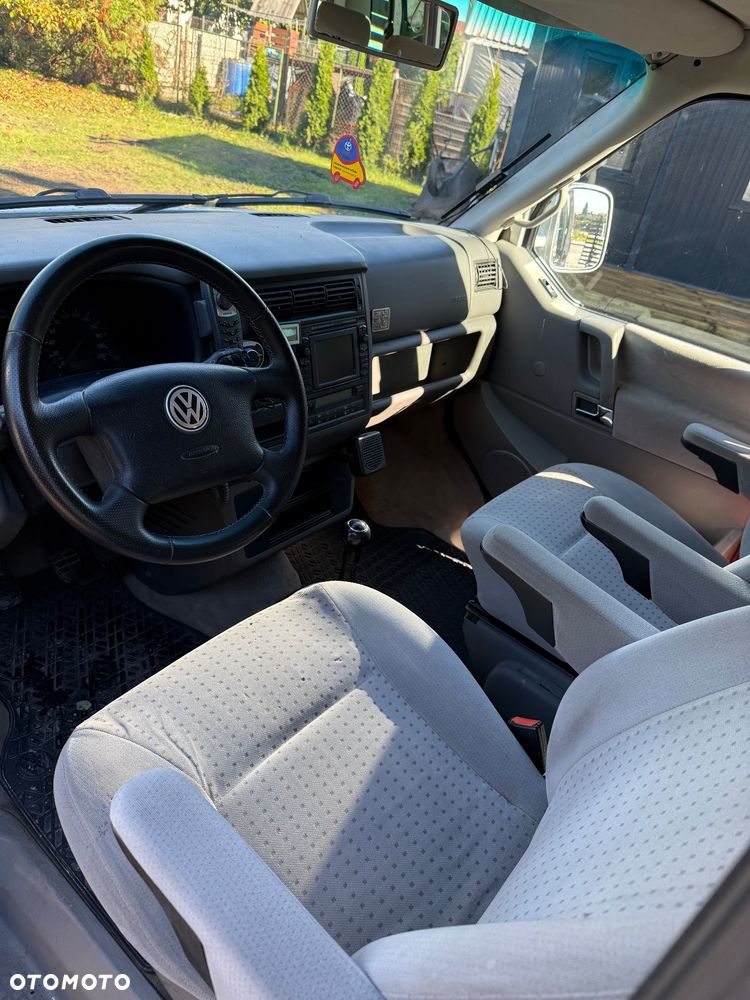 Volkswagen Caravelle - 9