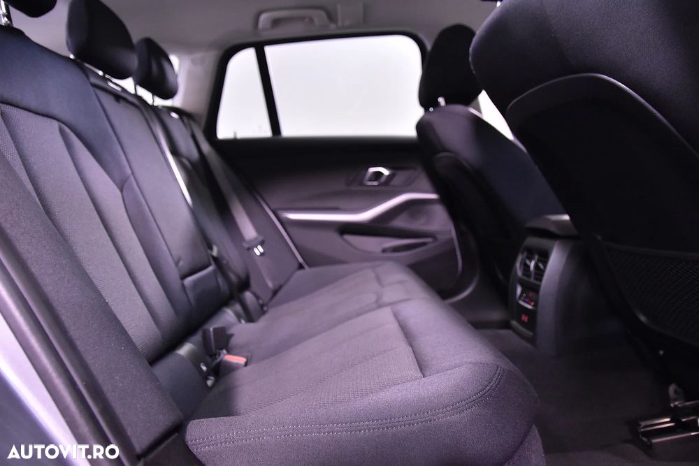 BMW Seria 3 320d Touring xDrive Aut. - 12