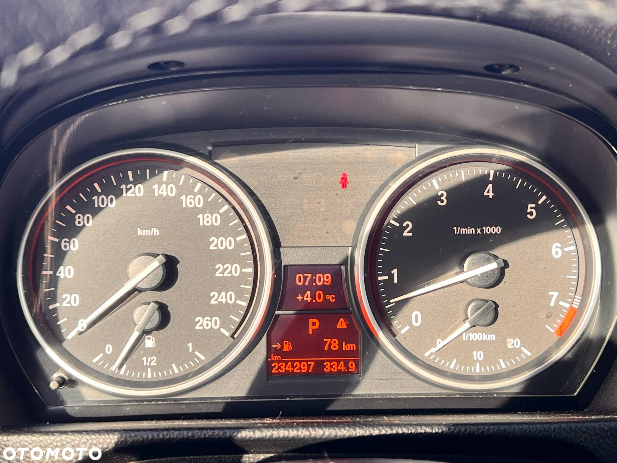 BMW Seria 3 325i xDrive Touring - 37