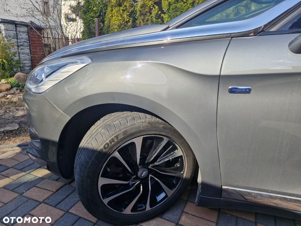 Citroën DS5 Hybrid4 EGS6 SoChic - 17