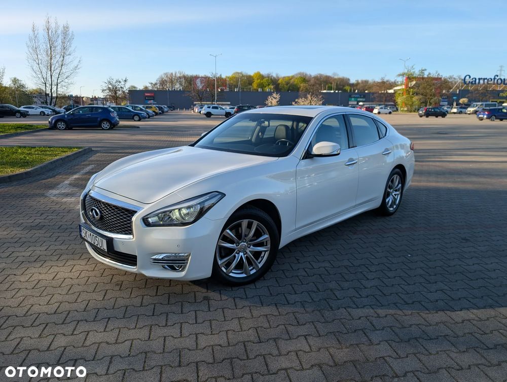 Infiniti Q70 - 10