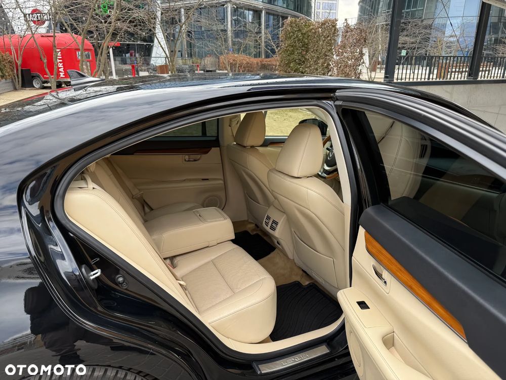 Lexus ES - 16