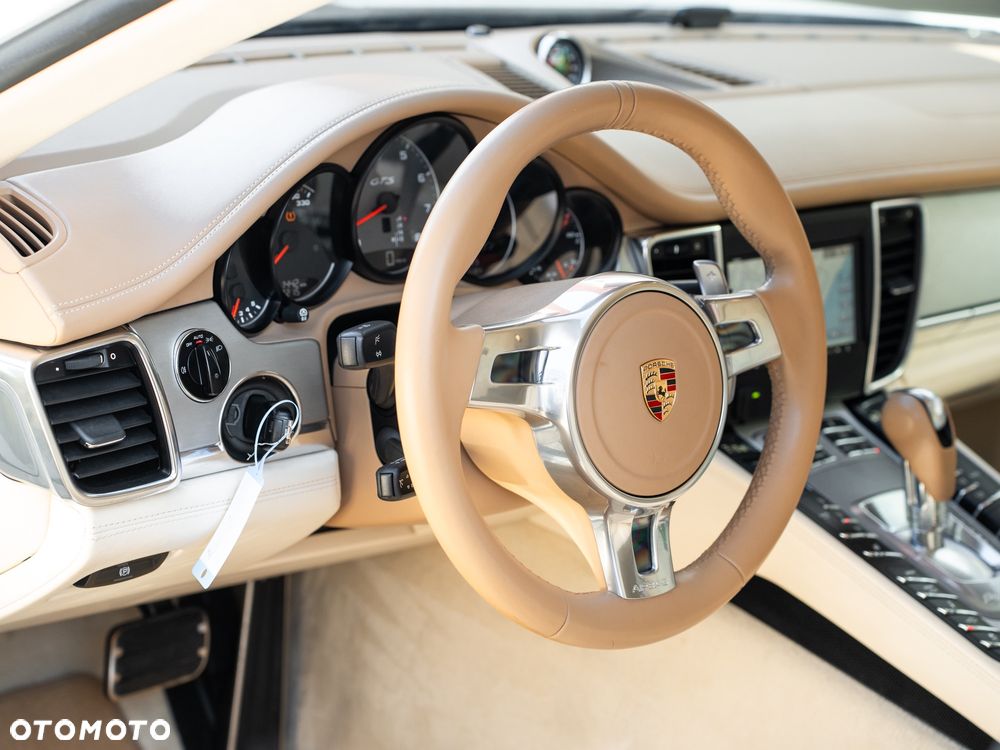 Porsche Panamera GTS PDK - 15