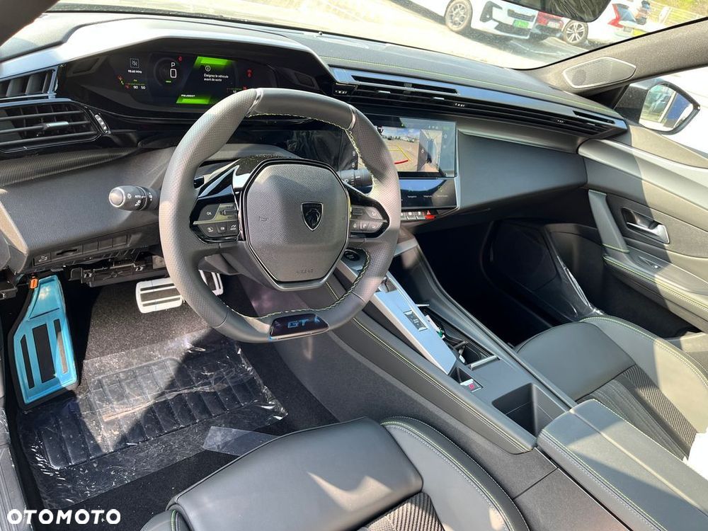 Peugeot 408 - 8