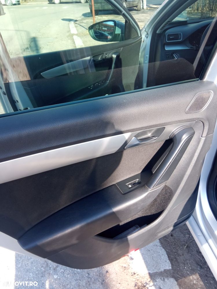 Volkswagen Passat 1.6 TDI DPF BlueMotion Technology Comfortline - 18