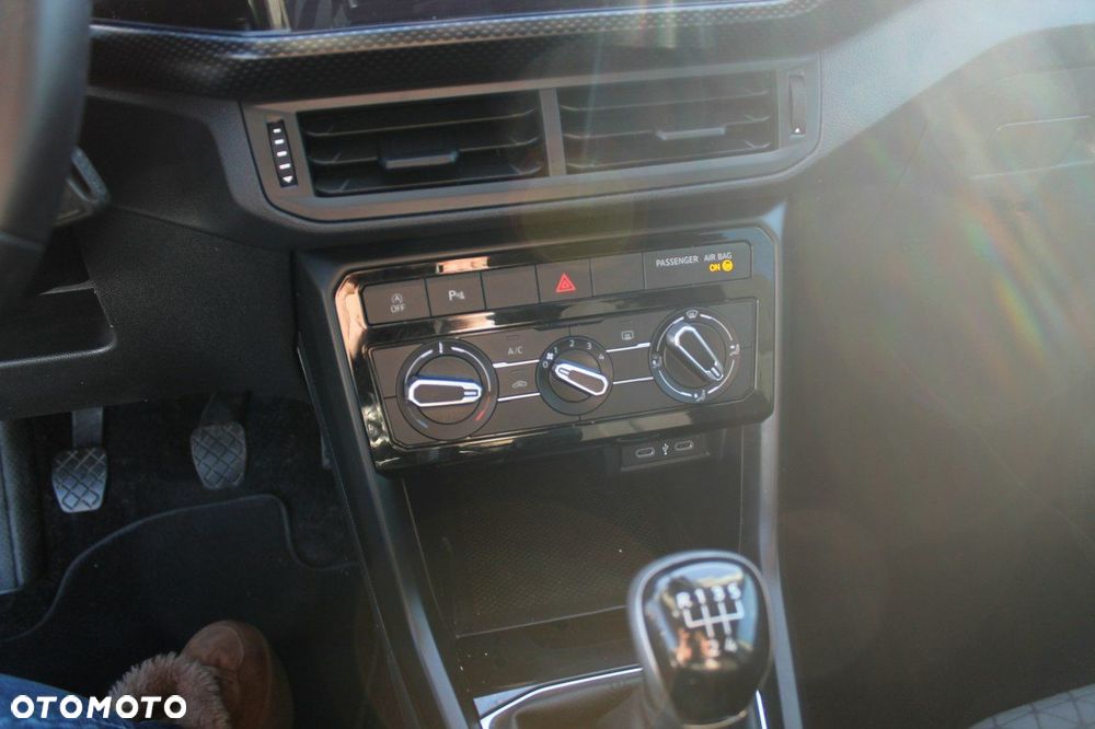 Volkswagen T-Cross - 17