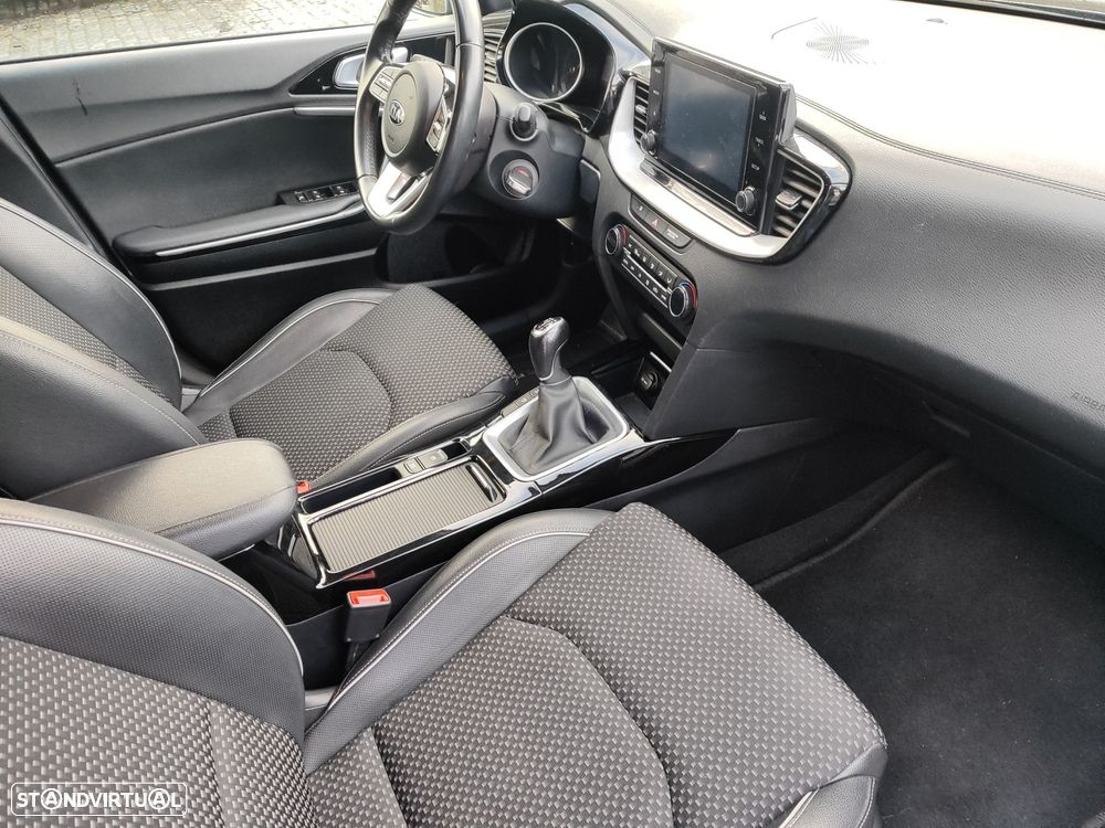 Kia Ceed 1.6 CRDi MHEV Drive - 14