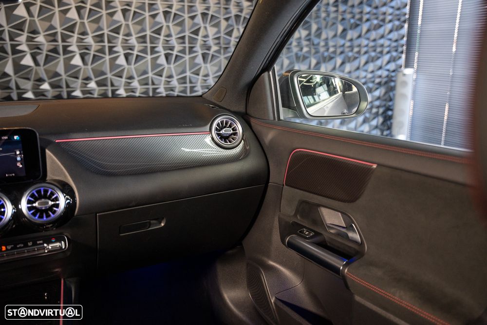 Mercedes-Benz GLA 180 d AMG Line - 9