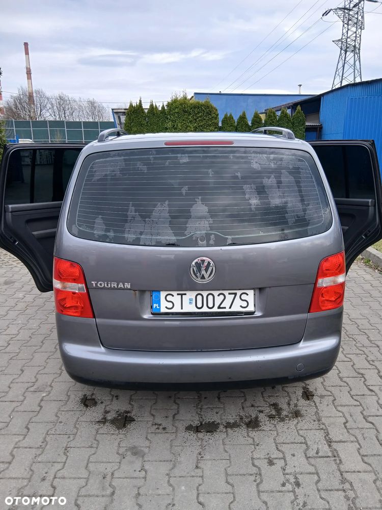 Volkswagen Touran 1.6 Conceptline - 26