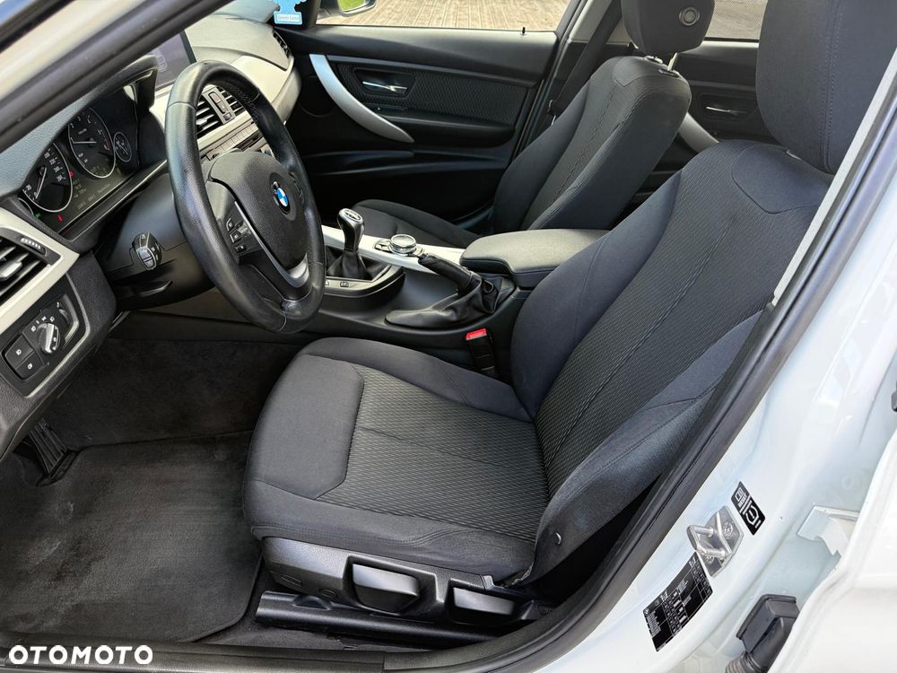 BMW Seria 3 318d Luxury Line - 17