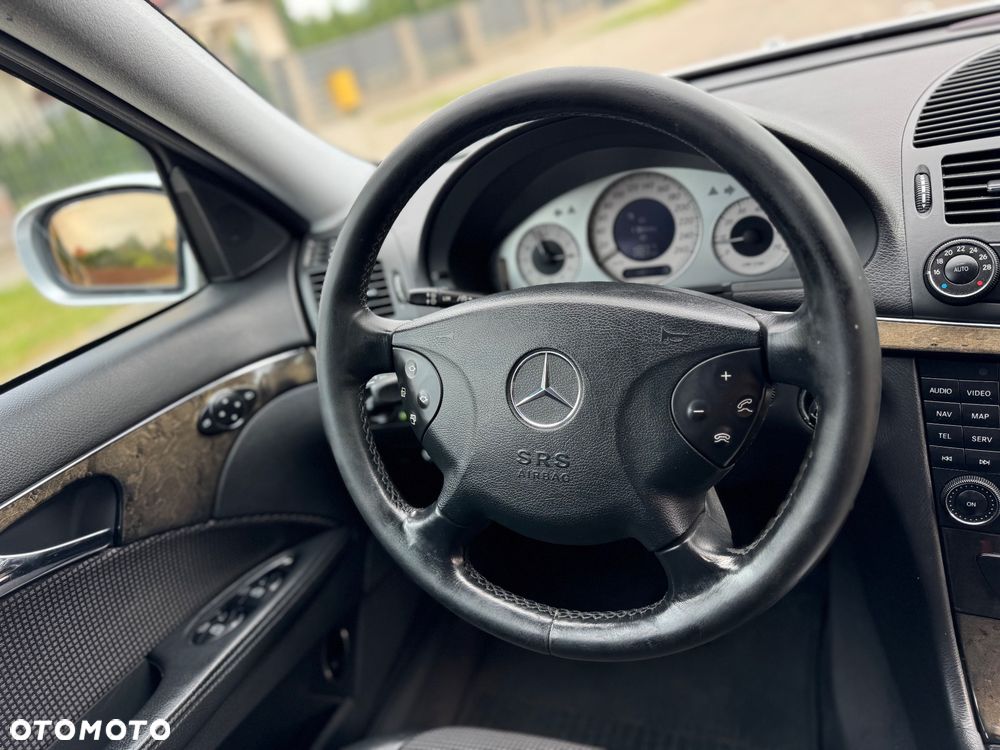 Mercedes-Benz Klasa E 200 Kompressor Automatik Avantgarde Sport Edition - 33